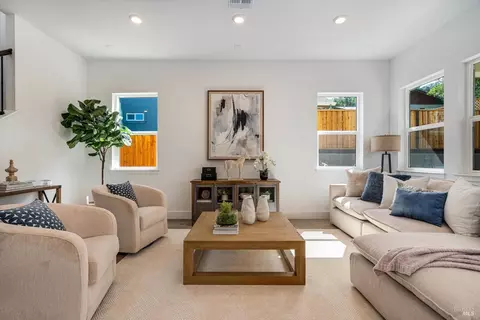 Living - 103 Grace Ln, Napa, CA 94559 photo 2 of 4