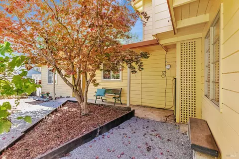 1100 Crest Dr, Santa Rosa, CA 95404