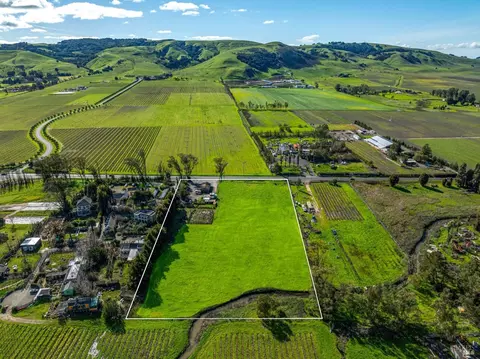 23400 Arnold Dr, Sonoma, CA 95476