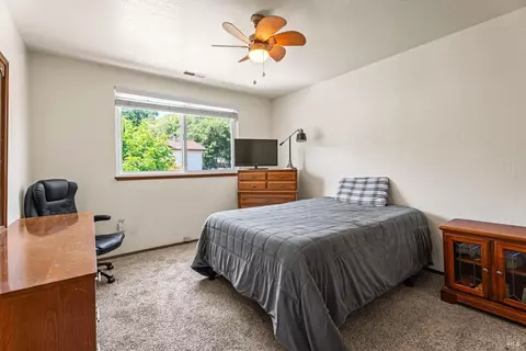 Bedroom - 1344 Laurel Ave, Ukiah, CA 95482 photo 1 of 4