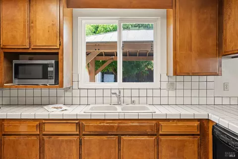 Kitchen - 1344 Laurel Ave, Ukiah, CA 95482 photo 3 of 3
