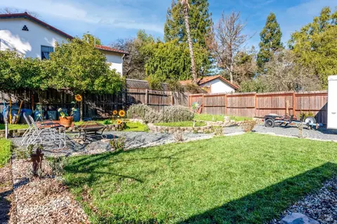 Exterior - 1344 Laurel Ave, Ukiah, CA 95482 photo 8 of 11