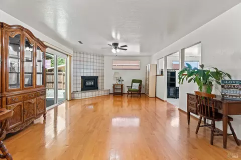 Living - 1344 Laurel Ave, Ukiah, CA 95482 photo 3 of 3