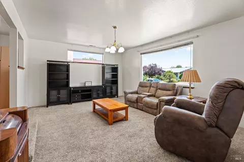 Living - 1344 Laurel Ave, Ukiah, CA 95482 photo 1 of 3