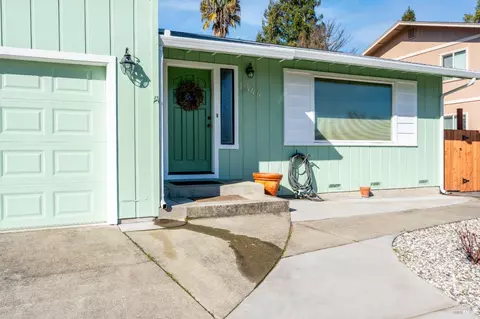 Exterior - 1344 Laurel Ave, Ukiah, CA 95482 photo 2 of 11