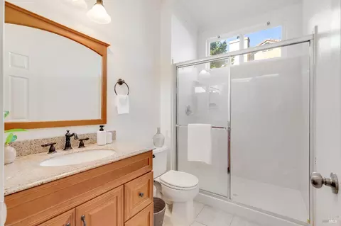 Bath - 925 Dunerose Ct, Vacaville, CA 95687 photo 1 of 8