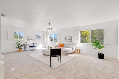 Living - 925 Dunerose Ct, Vacaville, CA 95687 photo 4 of 10