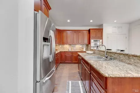Kitchen - 925 Dunerose Ct, Vacaville, CA 95687 photo 1 of 2