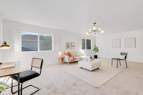 Living - 925 Dunerose Ct, Vacaville, CA 95687 photo 7 of 10