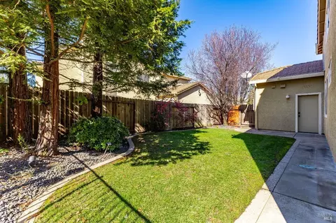 Exterior - 925 Dunerose Ct, Vacaville, CA 95687 photo 14 of 20