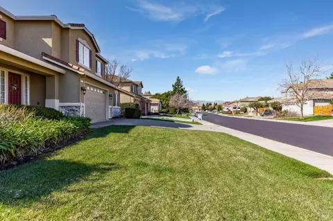 Exterior - 925 Dunerose Ct, Vacaville, CA 95687 photo 5 of 20