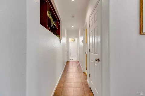 Entry Way - 925 Dunerose Ct, Vacaville, CA 95687 photo 4 of 7
