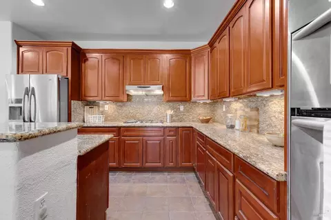 Kitchen - 925 Dunerose Ct, Vacaville, CA 95687 photo 2 of 2