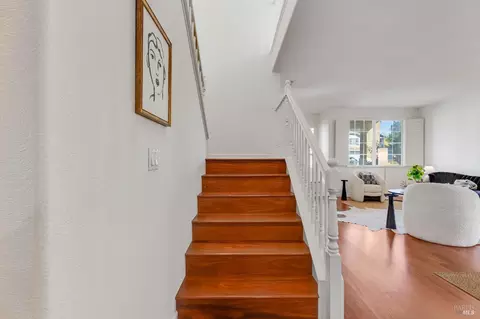 Entry Way - 925 Dunerose Ct, Vacaville, CA 95687 photo 6 of 7