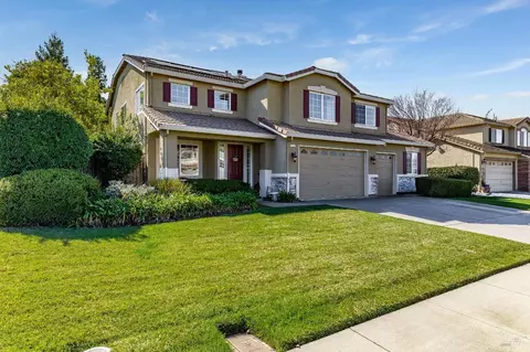 925 Dunerose Ct, Vacaville, CA 95687