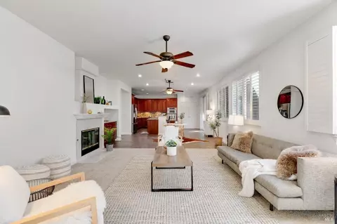 Living - 925 Dunerose Ct, Vacaville, CA 95687 photo 3 of 10