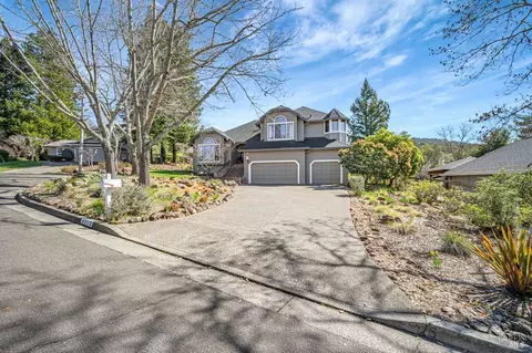 4755 Keystone Ct, Santa Rosa, CA 95405