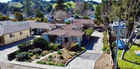 321-323 Underhill Dr, Napa, CA 94558