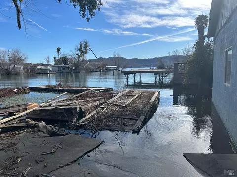 13451 Lakeshore Dr, Clearlake, CA 95422