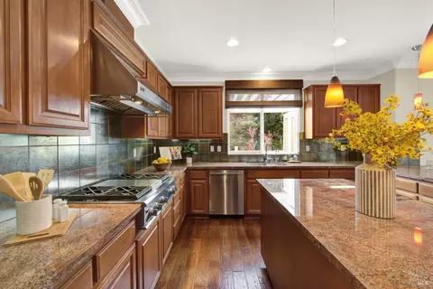 Kitchen - 754 Duet Dr, Fairfield, CA 94534 photo 7 of 15