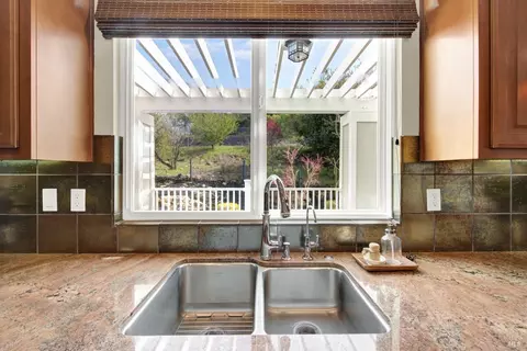 Kitchen - 754 Duet Dr, Fairfield, CA 94534 photo 11 of 15