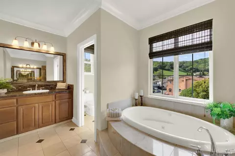 Bath - 754 Duet Dr, Fairfield, CA 94534 photo 4 of 6