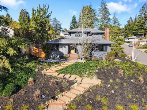1140 Stanford Ct, Napa, CA 94558