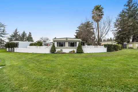 85 Cottonwood Ln, Rohnert Park, CA 94928