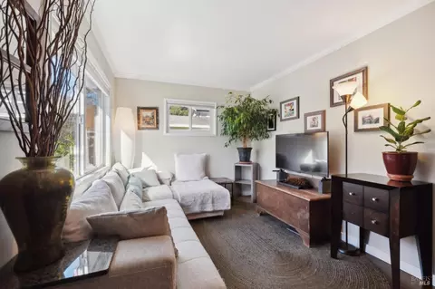 17673 Orchard Ave, Guerneville, CA 95446