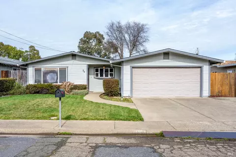 34 Fairview Ct, Ukiah, CA 95482