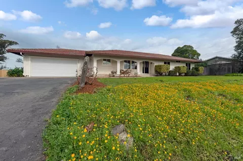 2027 Chester Dr, Penngrove, CA 94951