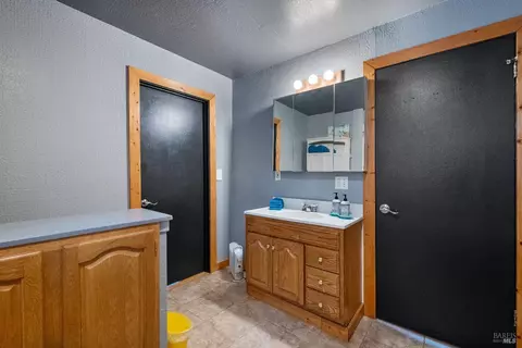Bath - 16300 Black Bart Dr, Willits, CA 95490 photo 2 of 2