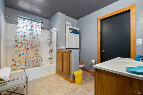 Bath - 16300 Black Bart Dr, Willits, CA 95490 photo 1 of 2