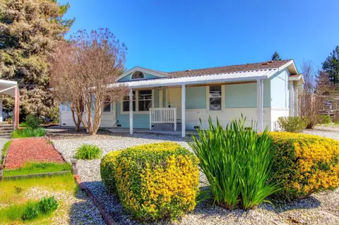 21 Castle Ct, Santa Rosa, CA 95401