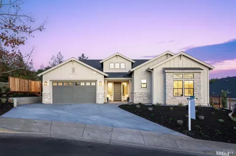 3712 Crown Hill Dr, Santa Rosa, CA 95404