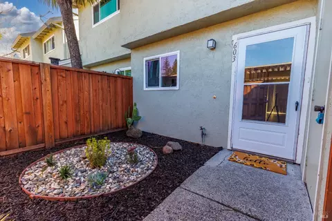 603 Racquet Club Cir, Rohnert Park, CA 94928
