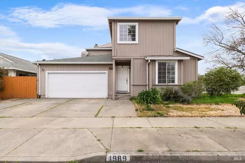 1989 Seville St, Santa Rosa, CA 95403