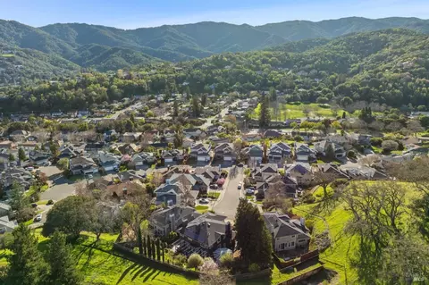 16 Blue Oak Ct, Novato, CA 94949