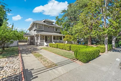 Exterior - 540 W A St, Dixon, CA 95620 photo 3 of 30