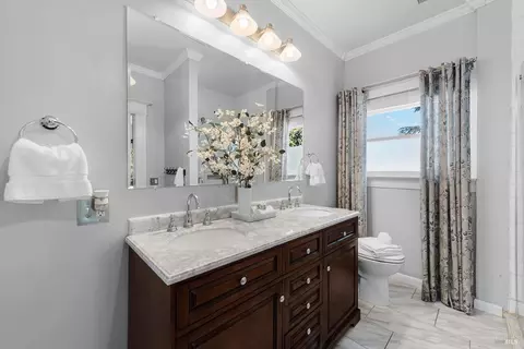 Bath - 540 W A St, Dixon, CA 95620 photo 3 of 5