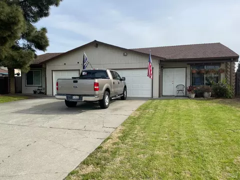 230 Bel Air Dr, Vacaville, CA 95687
