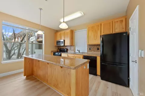 3840 Martina Ave #208, Santa Rosa, CA 95407