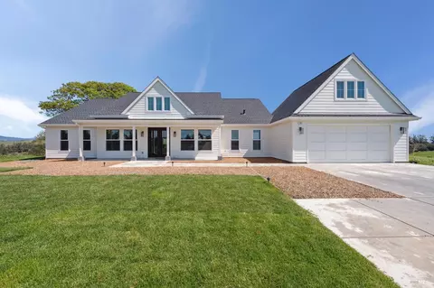 27-29 Valen Way, Petaluma, CA 94952