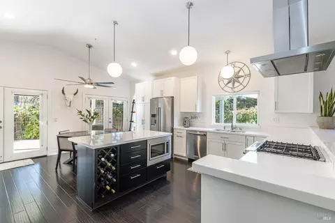 1551 Philip Dr, Healdsburg, CA 95448