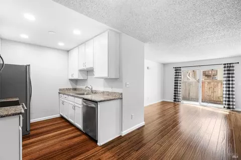 604 Arcadia Dr, Vacaville, CA 95687