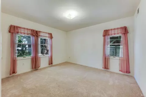 Bedroom - 8580 Graton Rd, Sebastopol, CA 95472 photo 2 of 6