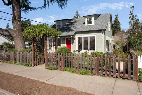 907 Mcconnell Ave, Santa Rosa, CA 95404