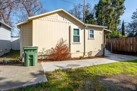 Exterior - 680 N State St, Ukiah, CA 95482 photo 3 of 4