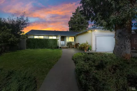 1089 Crinella Dr, Petaluma, CA 94954
