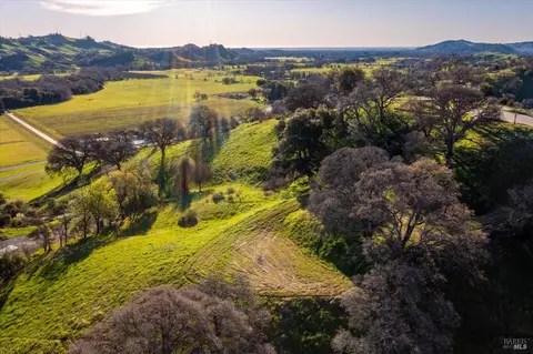 7031 Robindale Ln, Vacaville, CA 95688 photo 2